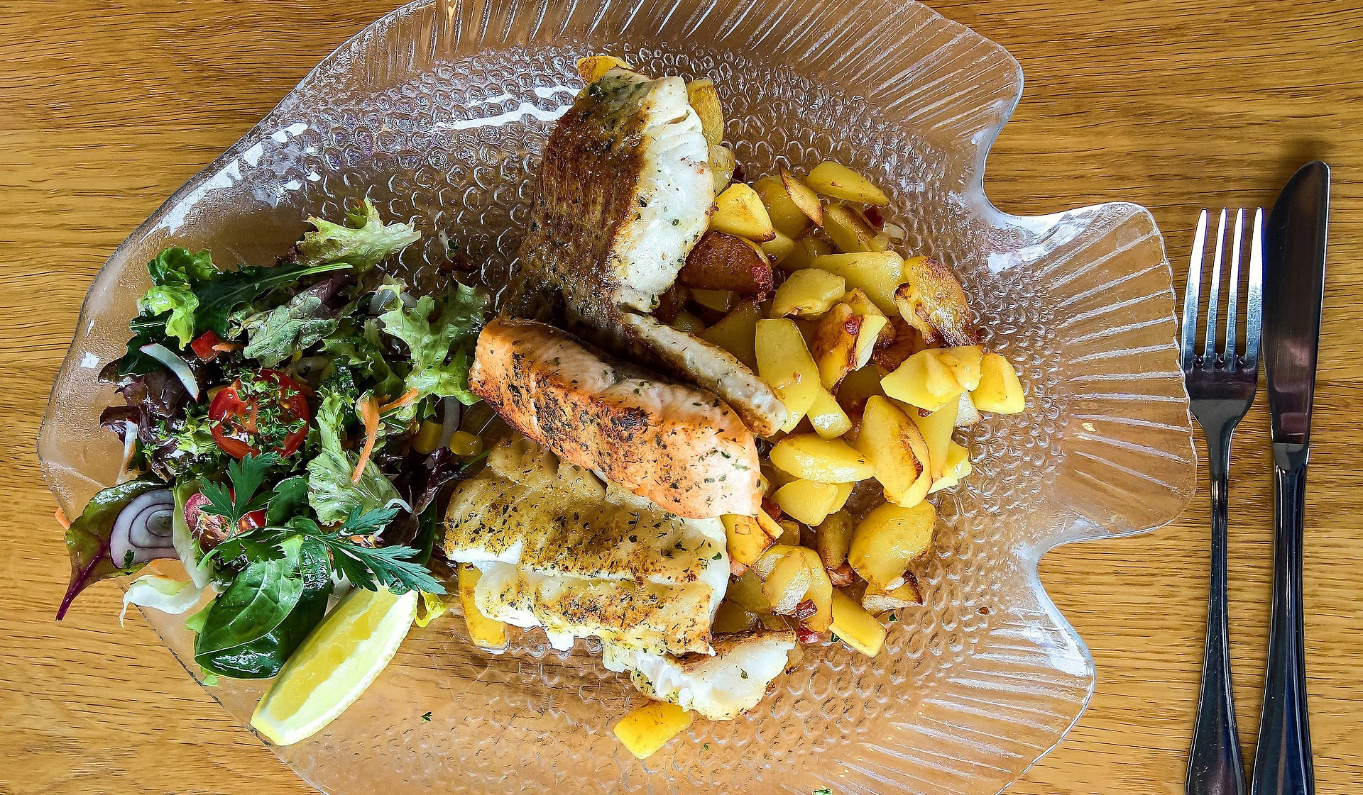 Fischteller mit Kabelau und Lachs